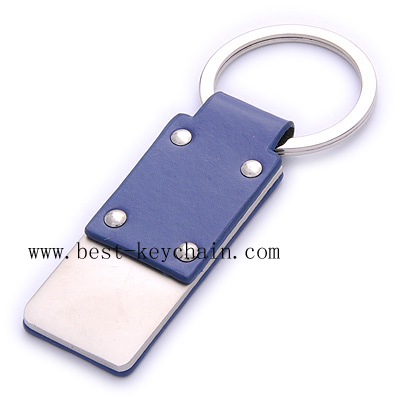 KEYCHAINS WITH SQUARE SHAPE LOGO