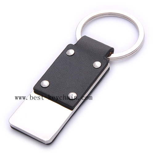 LEATHER KEYCHAINS WITH SQUARE SHAPE LOGO BLACK